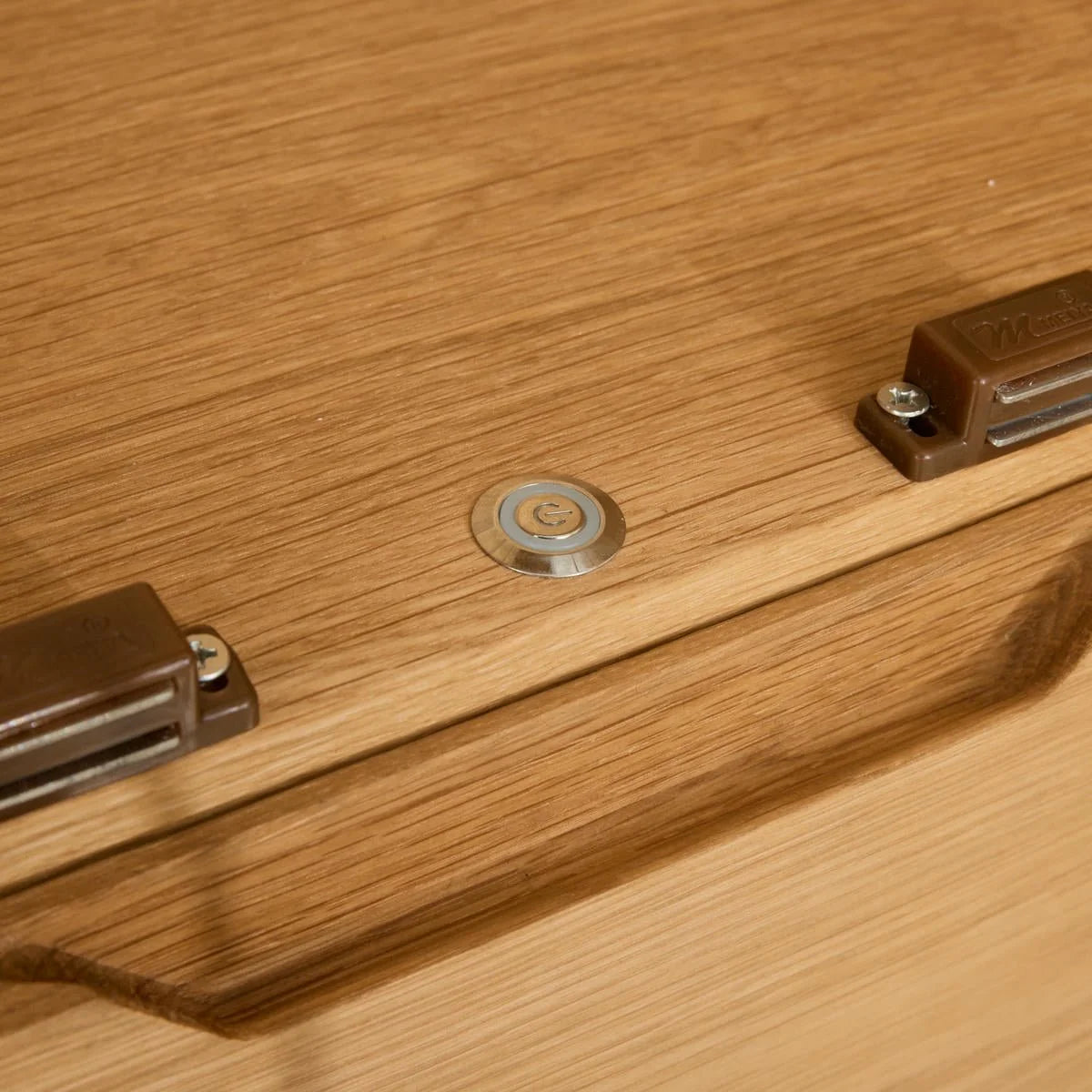 Furnhouse Nyborg Vitrine mit LED-Beleuchtung - 100 cm breit - Wildeiche Natur