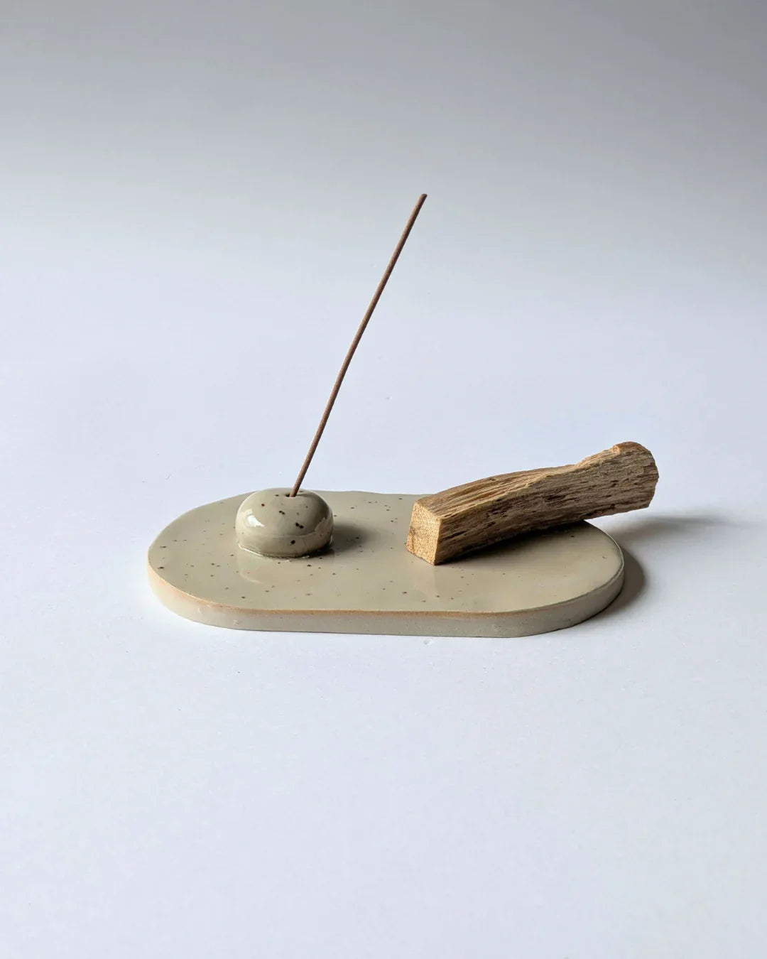 no need for more - Räucherstäbchenhalter - Keramik - Palo Santo